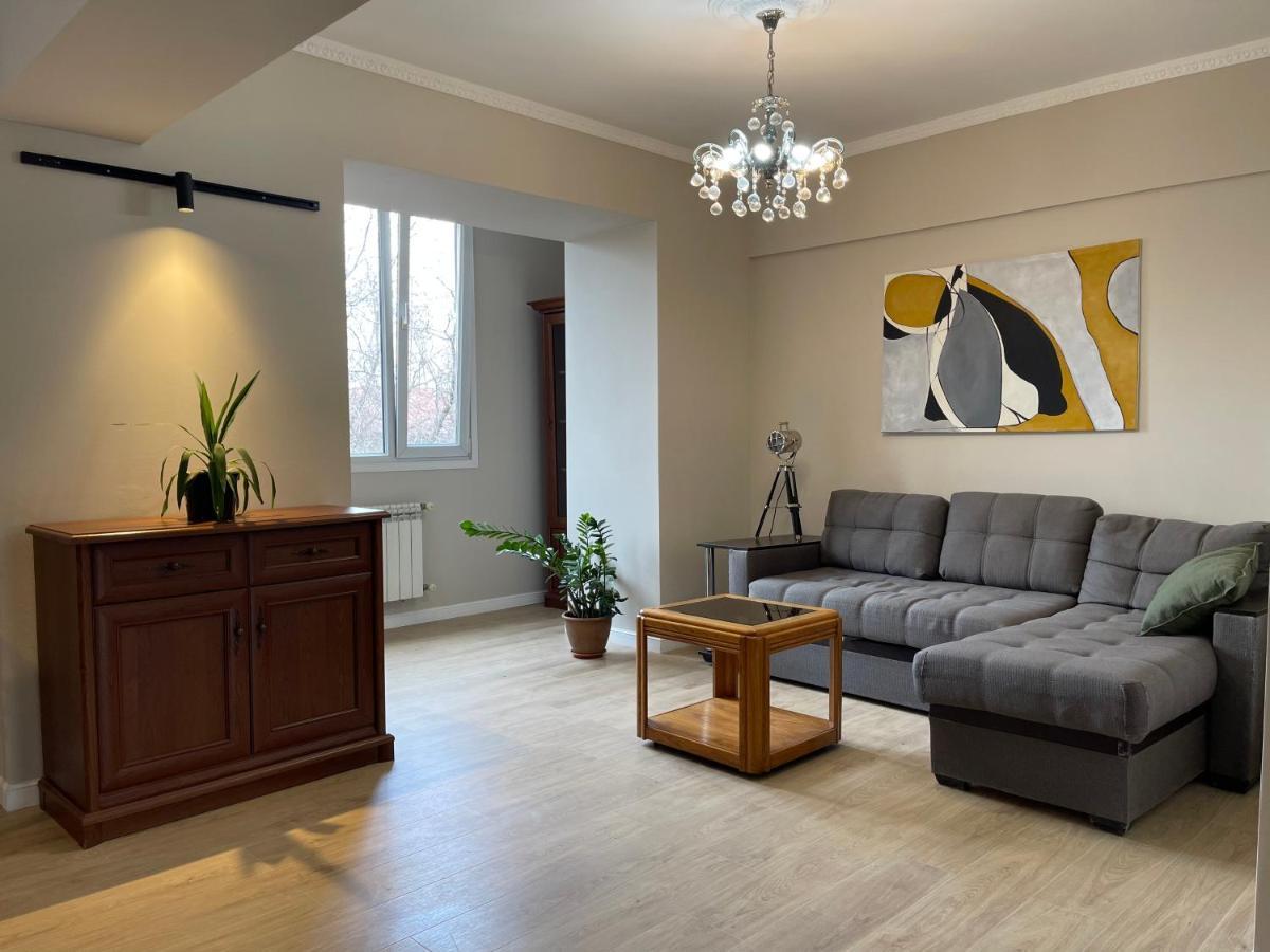 Almaty Apartment 76 Luaran gambar