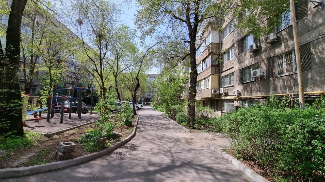 Almaty Apartment 76 Luaran gambar